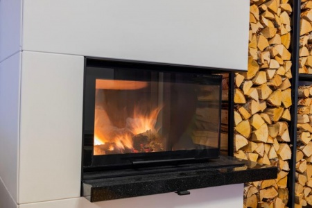 Ramonage de poêle à bois, fréquence recommandée et bonnes pratiques